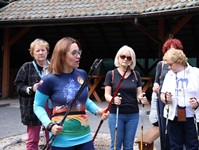 Seniorzy w ruchu – nordic walking i edukacja przyrodnicza