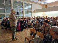 „RODZINA ŹRÓDŁEM WSPARCIA I RADOŚCI ŻYCIA SENIORA – JAK BYĆ FAJNYM DZIADKIEM I BABCIĄ W ŚWIECIE PEŁNYM CYFROWYCH EKRANÓW„